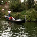 Boat For Guest 船上ホテル イシー＝レ＝ムリノー