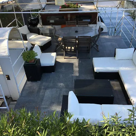 Πλωτό κατάλυμα Boat For Guest