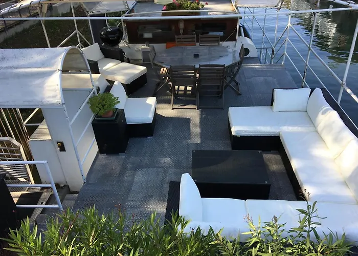 Hotel na wodzie Boat For Guest